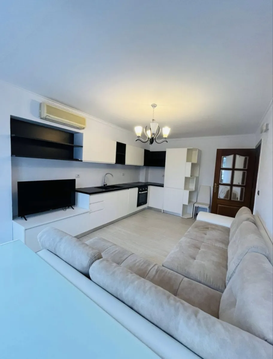 Jepet me qera apartamenti i tipoligjise 1+1 Vlorë - Foto 1