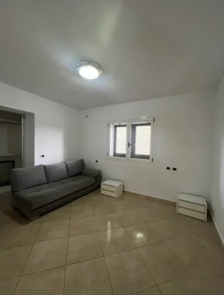 Jepet me qira afatgjate apartamenti 1+1 ne vlore
