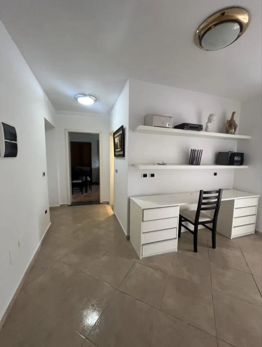 Jepet me qira afatgjate apartamenti 1+1 ne vlore - Foto 8
