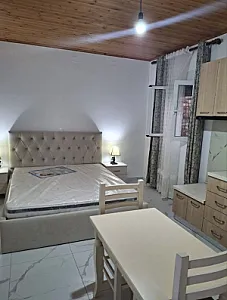 Jepet garsoniere me qera shtepi (private) per afatgjat ne vlore - Foto 2