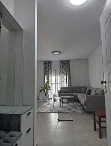 Jepet apartament me qira afatgjatë, Rruga Gjergj Arjaniti, Vlorë - Foto 2