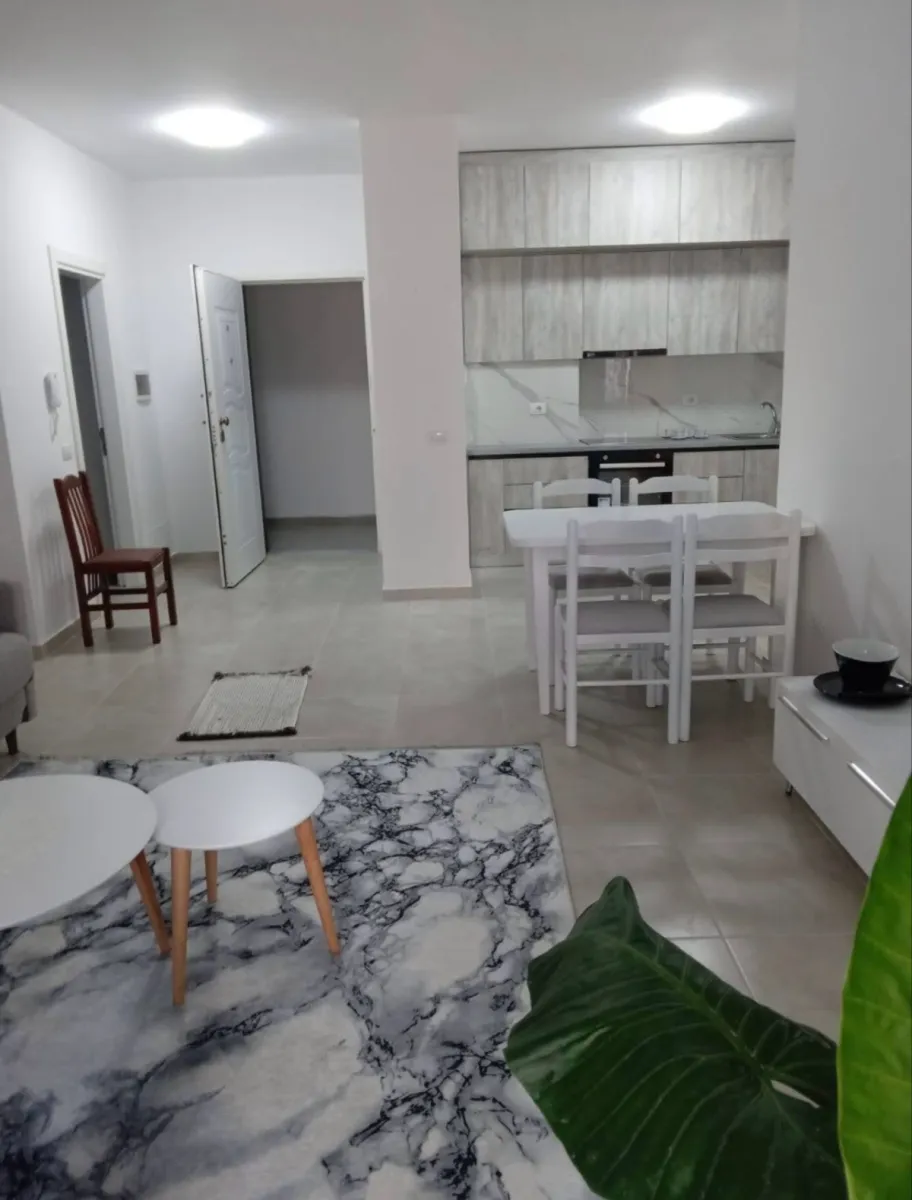 Jepet apartament me qira afatgjatë, Rruga Gjergj Arjaniti, Vlorë - Foto 3