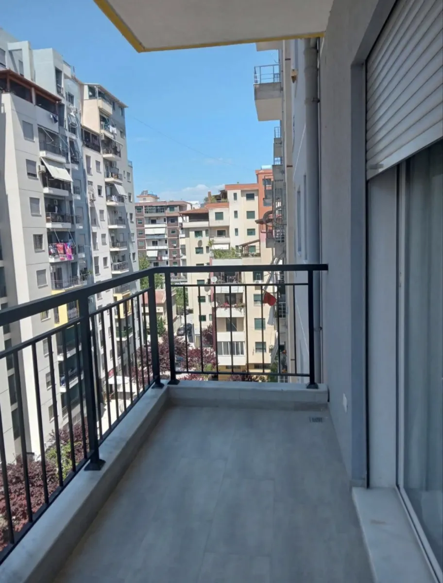 Jepet apartament me qira afatgjatë, Rruga Gjergj Arjaniti, Vlorë - Foto 4