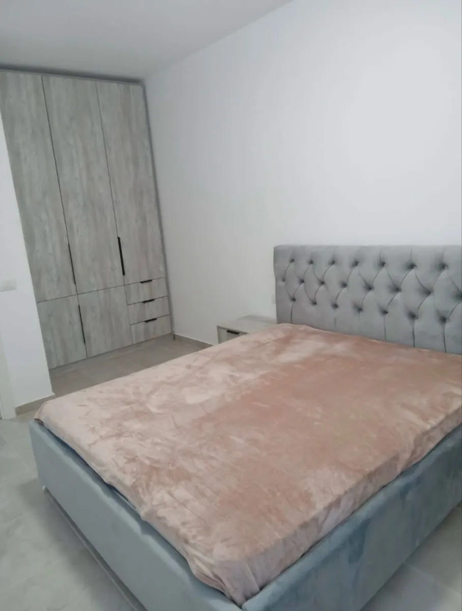 Jepet apartament me qira afatgjatë, Rruga Gjergj Arjaniti, Vlorë - Foto 5