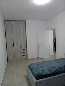 Jepet apartament me qira afatgjatë, Rruga Gjergj Arjaniti, Vlorë - Foto 9