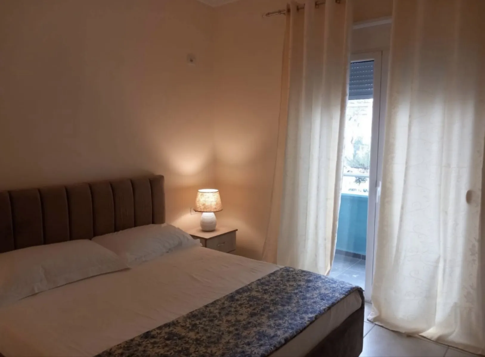 Shitet apartament 1+1 ne nje nga zonat me elitare te vlores - Foto 1