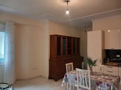 Shitet apartament 1+1 ne nje nga zonat me elitare te vlores - Foto 3