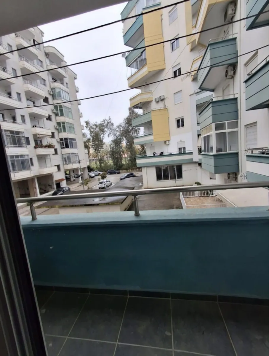 Shitet apartament 1+1 ne nje nga zonat me elitare te vlores - Foto 6