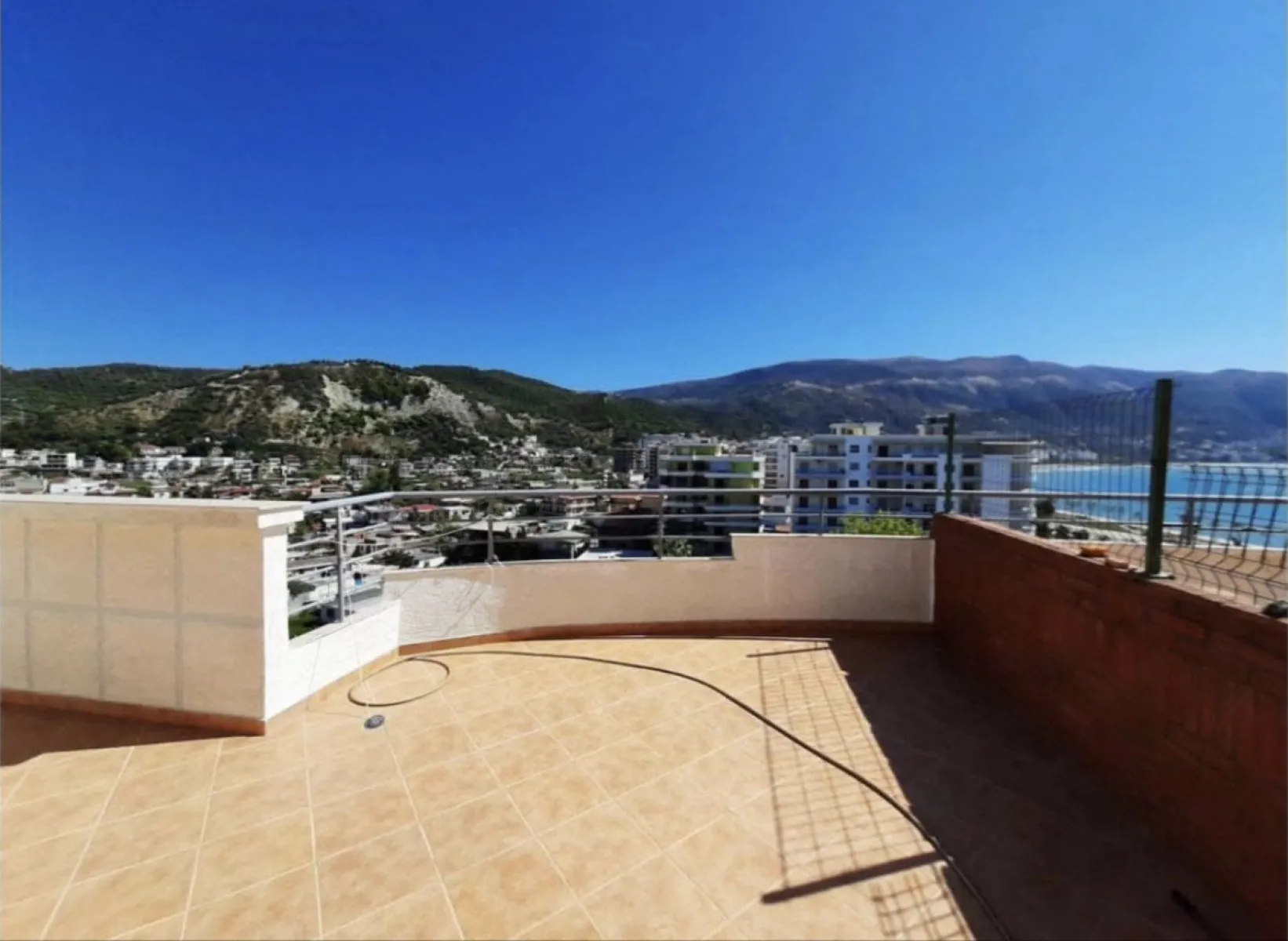 Jepet me qira afatgjatë – Apartament 2+1 - Foto 3