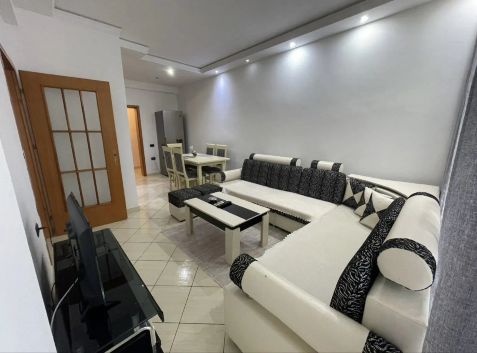 Jepet me qira afatgjatë – Apartament 2+1 - Foto 4