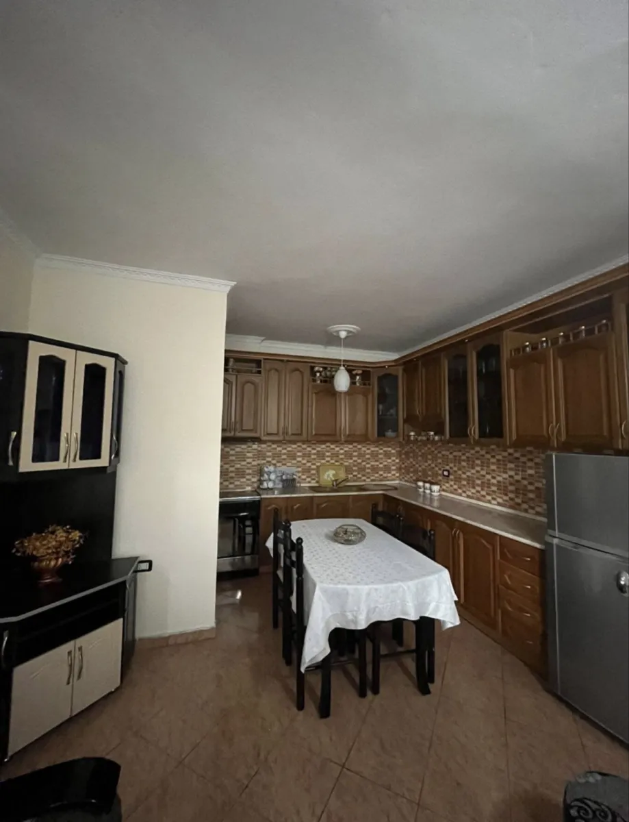Jepet apartamenti me qira per afatgjat 2+1 ne vlore - Foto 4