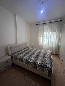 Jepet apartamenti me qira per afatgjat 2+1 ne vlore - Foto 5