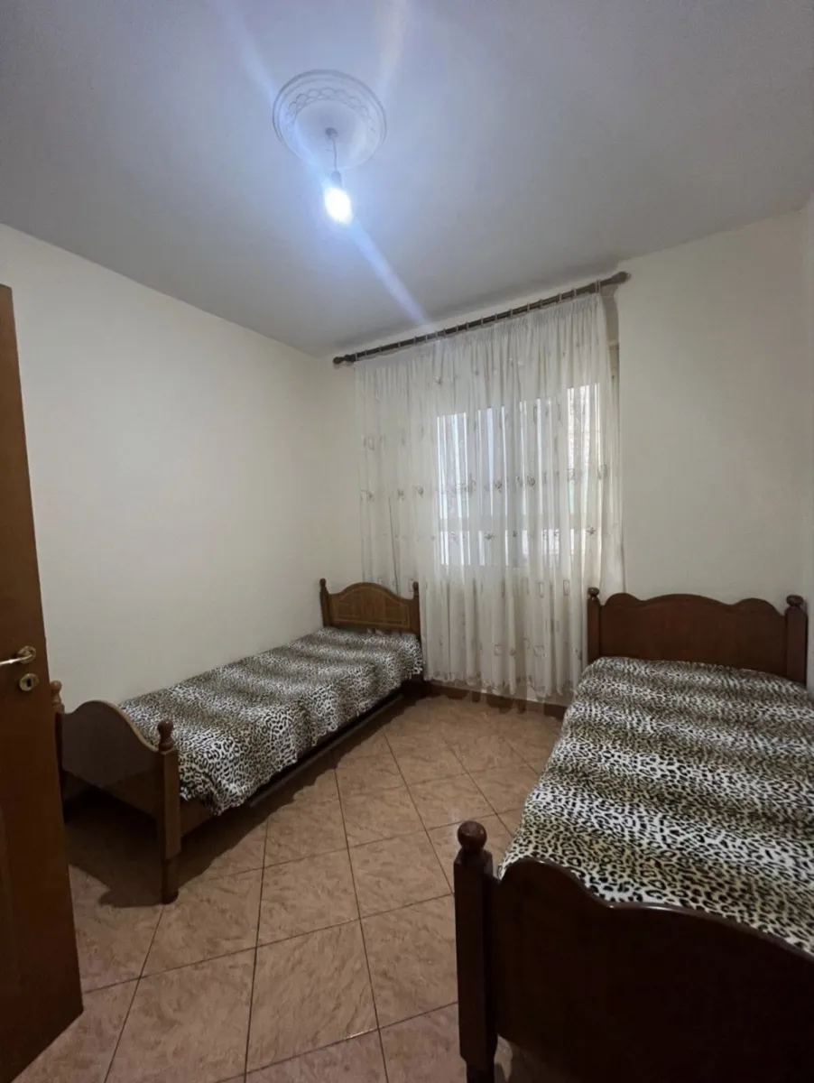 Jepet apartamenti me qira per afatgjat 2+1 ne vlore - Foto 6