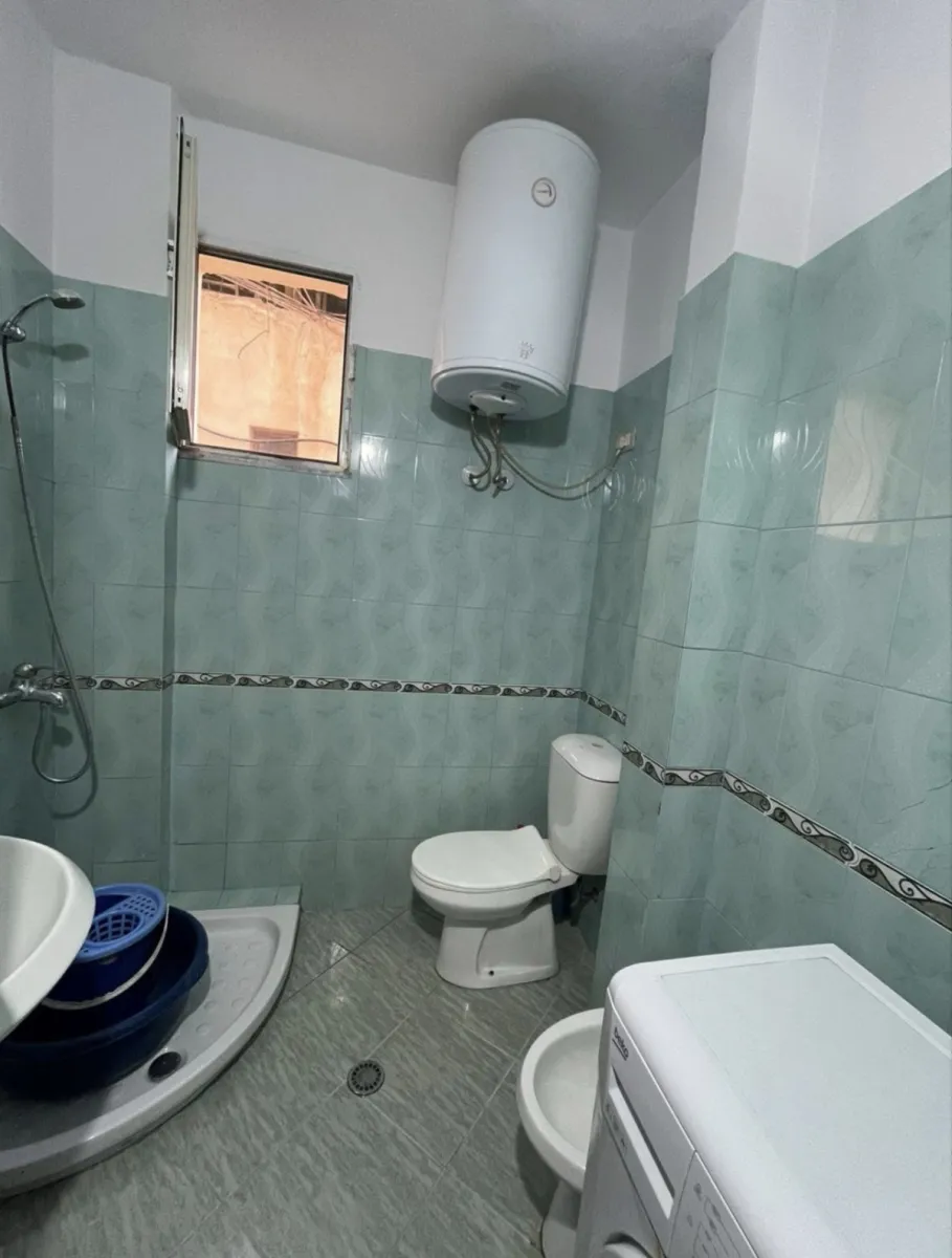 Jepet apartamenti me qira per afatgjat 2+1 ne vlore - Foto 9