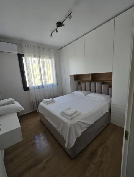 Apartament me qira afatgjatë 1+1 lungo mare