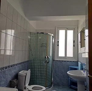 Jepet apartament me qira afatgjatë 2+1 + 2 ballkone - Foto 9