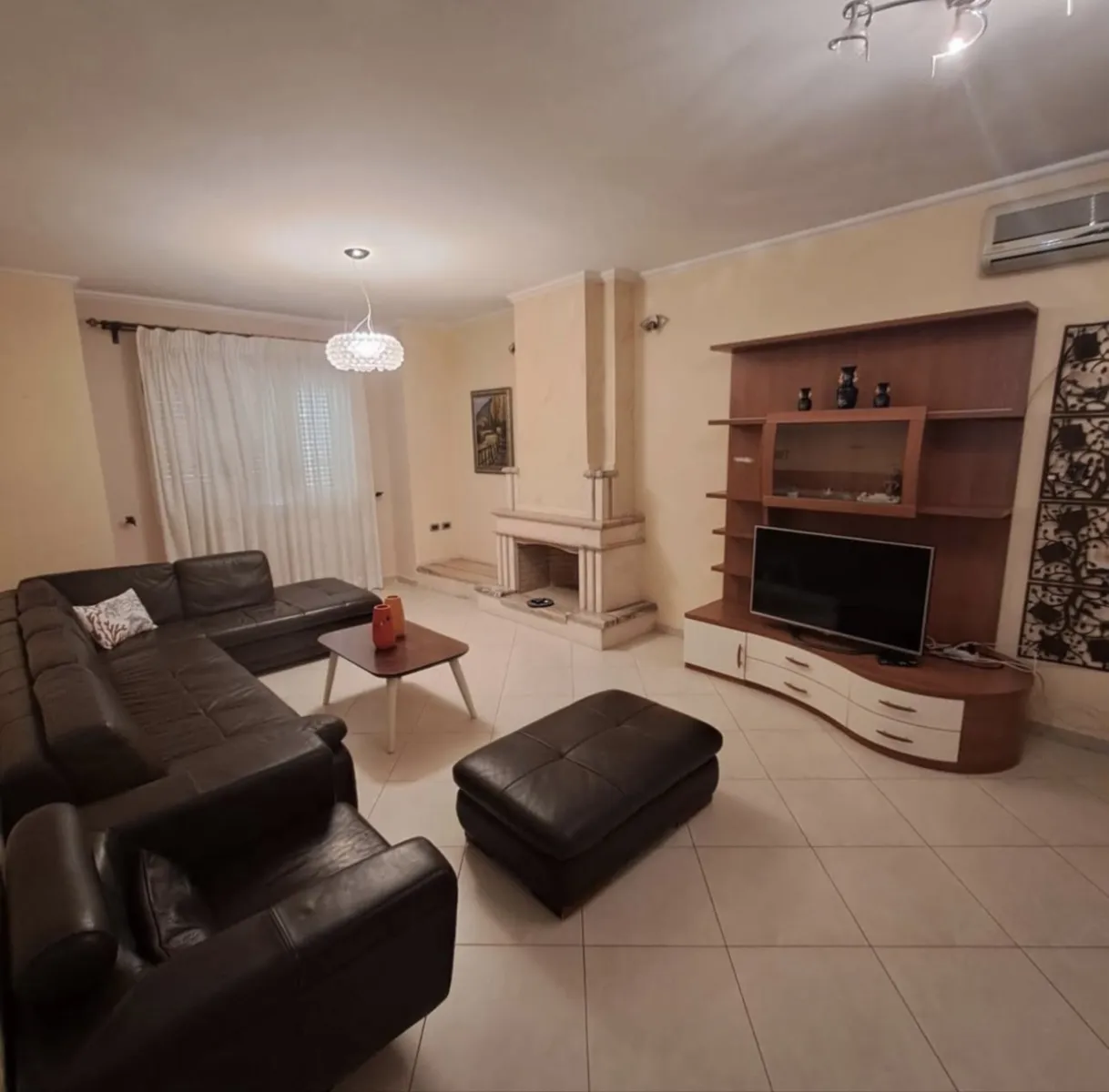Jepet me qira penthouse super komod ne vlorë - Foto 2