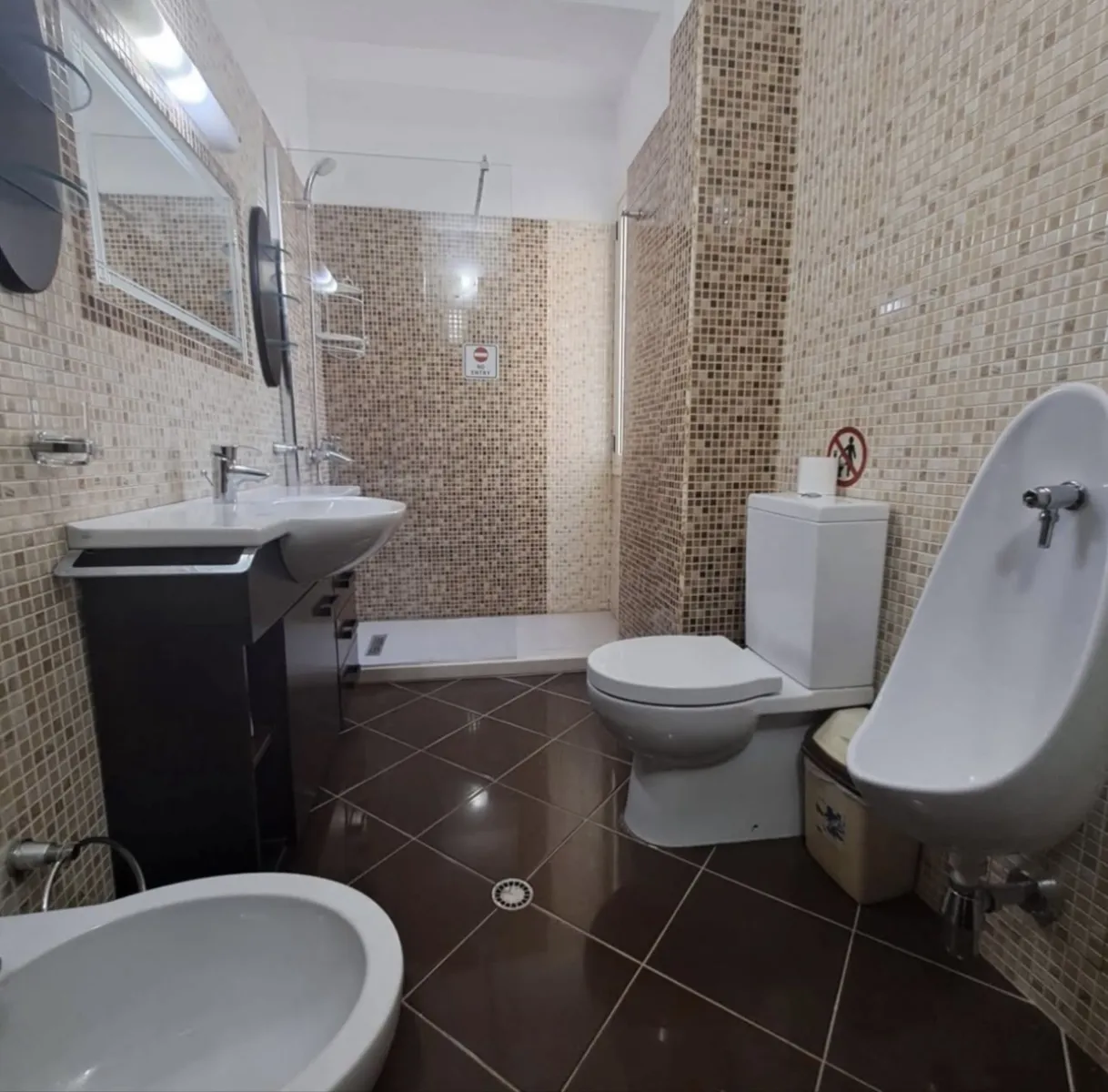Jepet me qira penthouse super komod ne vlorë - Foto 9