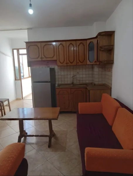 Jepet apartament me qira afatgjatë ne vlore