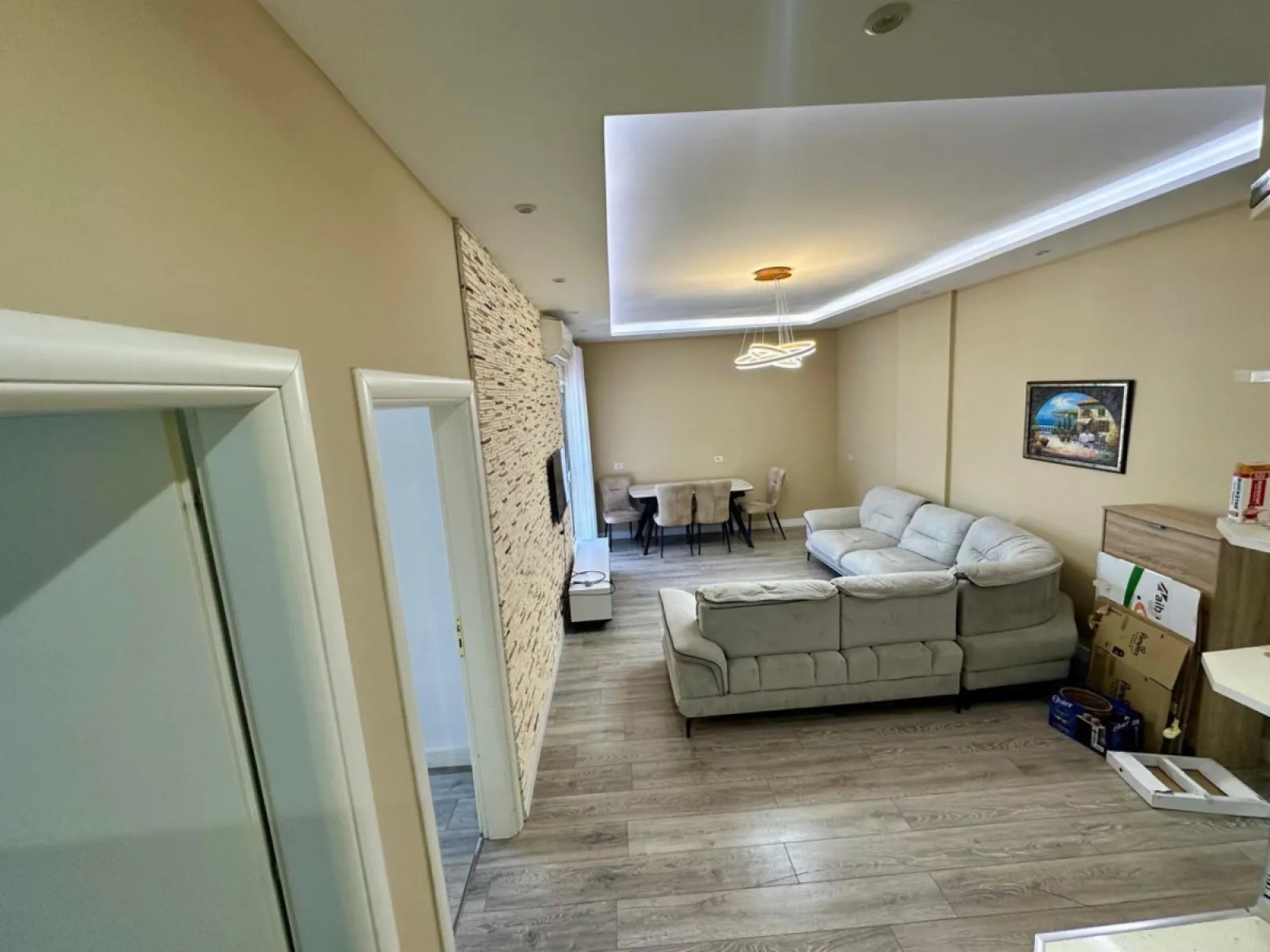Jepet me qera apartament 2+1 perball Eftali Kocit, Durres. - Foto 3