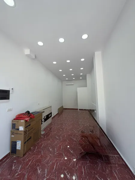 Jepet me qera ambient biznesi Plazh, Durres.