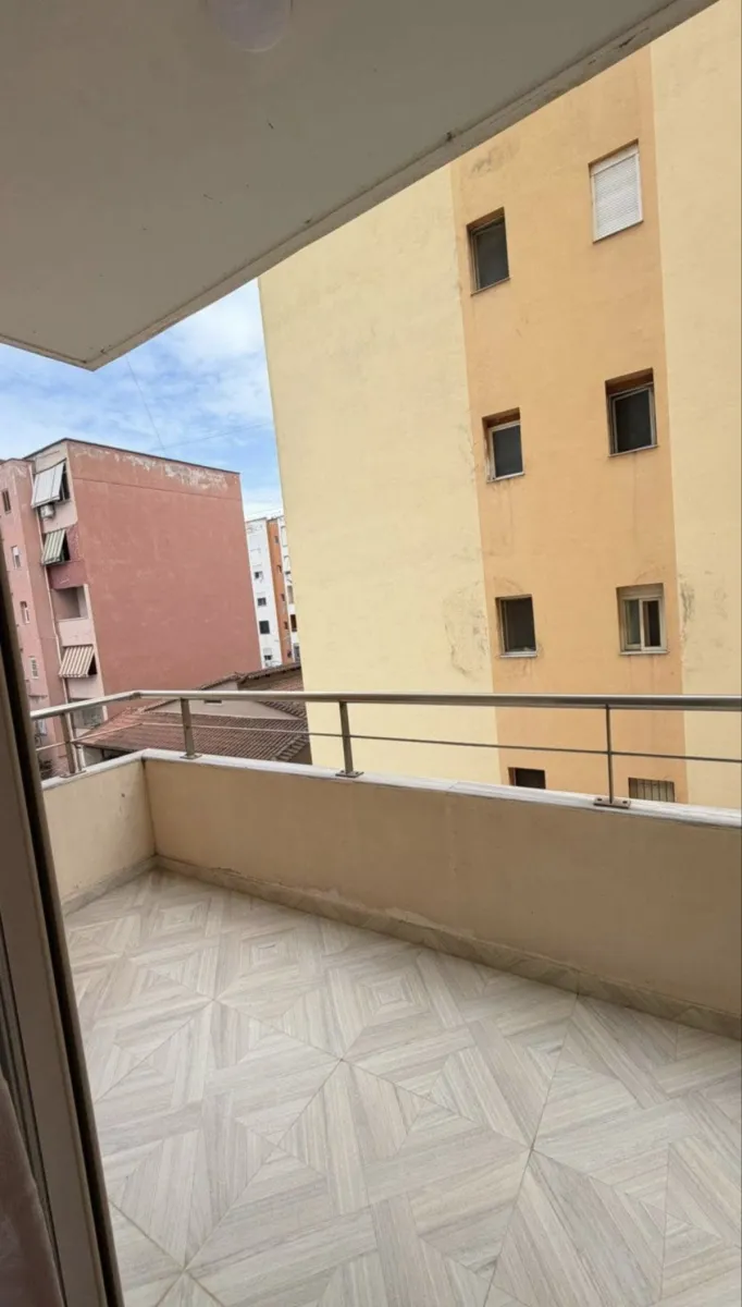 🏡 Jepet me qira apartament 2+2 vlore - Foto 9