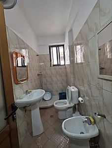 Jepet apartamenti me qira afatgjate 2+1 i mobiluar - Foto 4