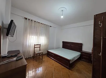 Jepet apartamenti me qira afatgjate 2+1 i mobiluar - Foto 6