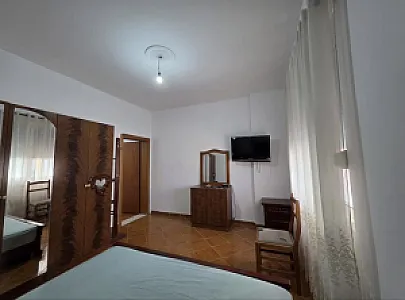 Jepet apartamenti me qira afatgjate 2+1 i mobiluar - Foto 8