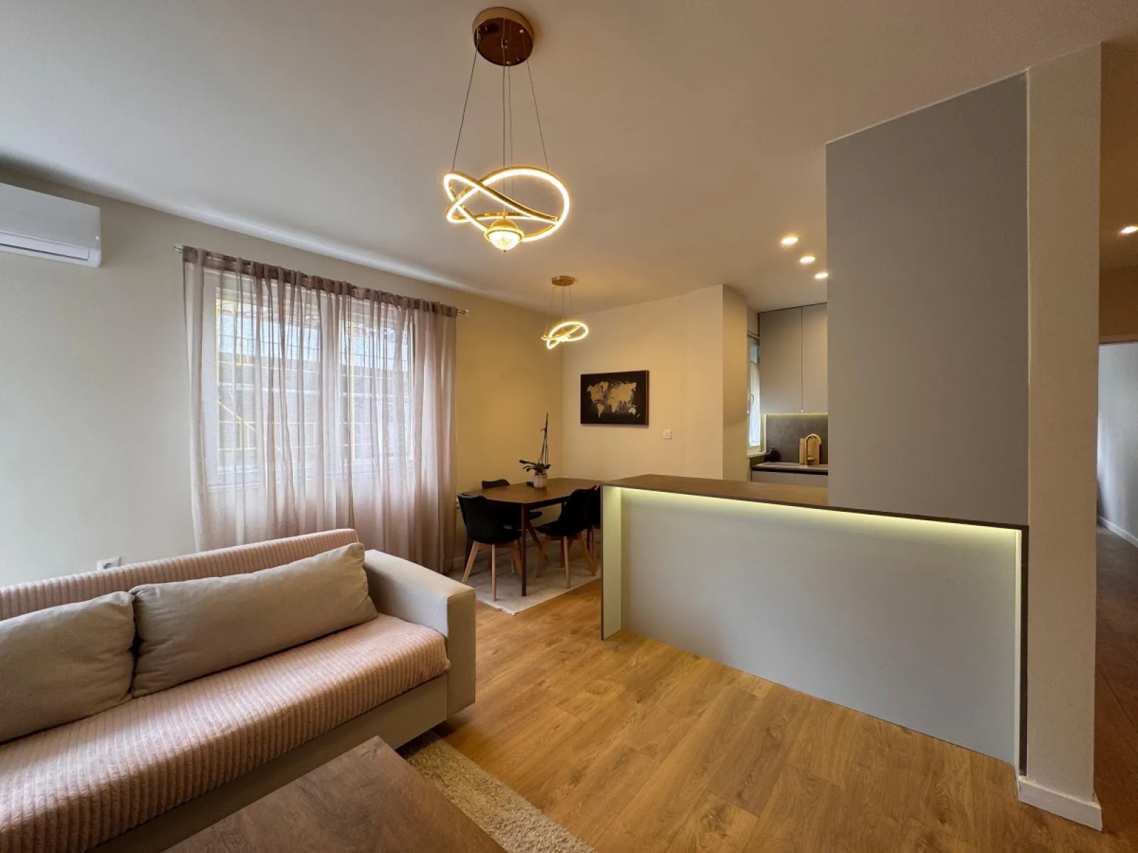 Shitet apartament 2+1 tek Liqeni i Thatë - vije e pare - Foto 1