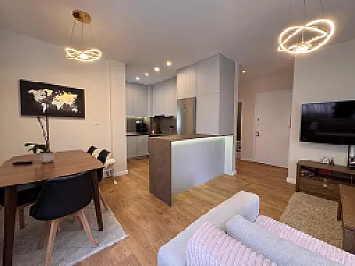 Shitet apartament 2+1 tek Liqeni i Thatë - vije e pare - Foto 6