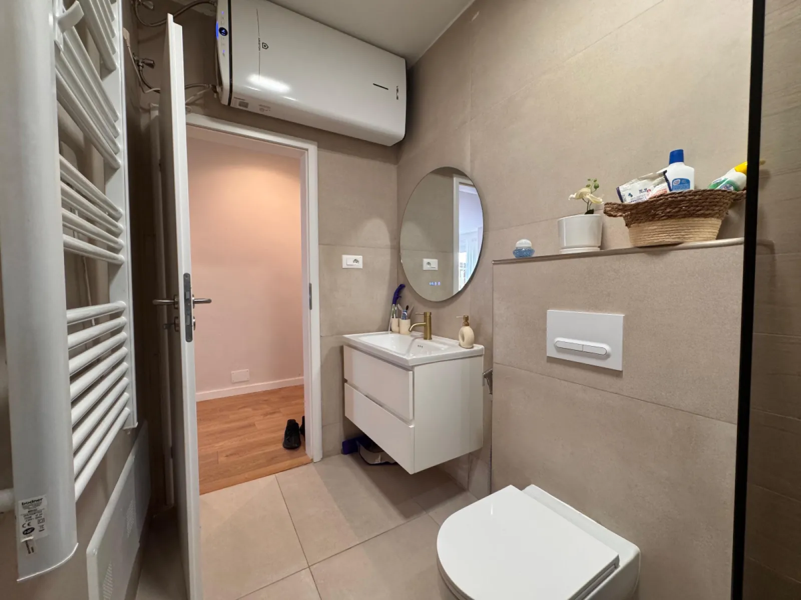 Shitet apartament 2+1 tek Liqeni i Thatë - vije e pare - Foto 9
