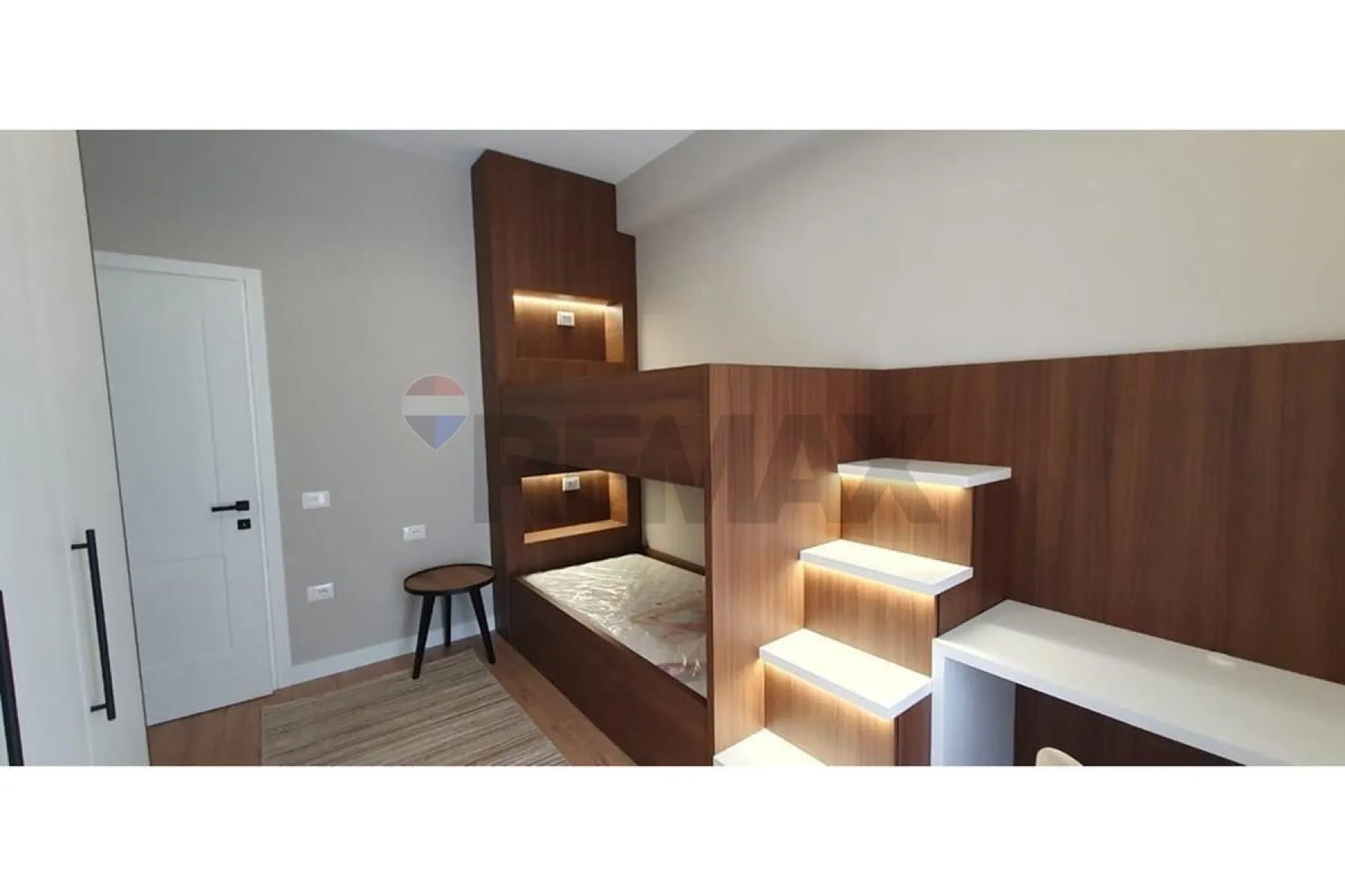 Apartament per qira-Kopshti Botanik,Tirane - Foto 7