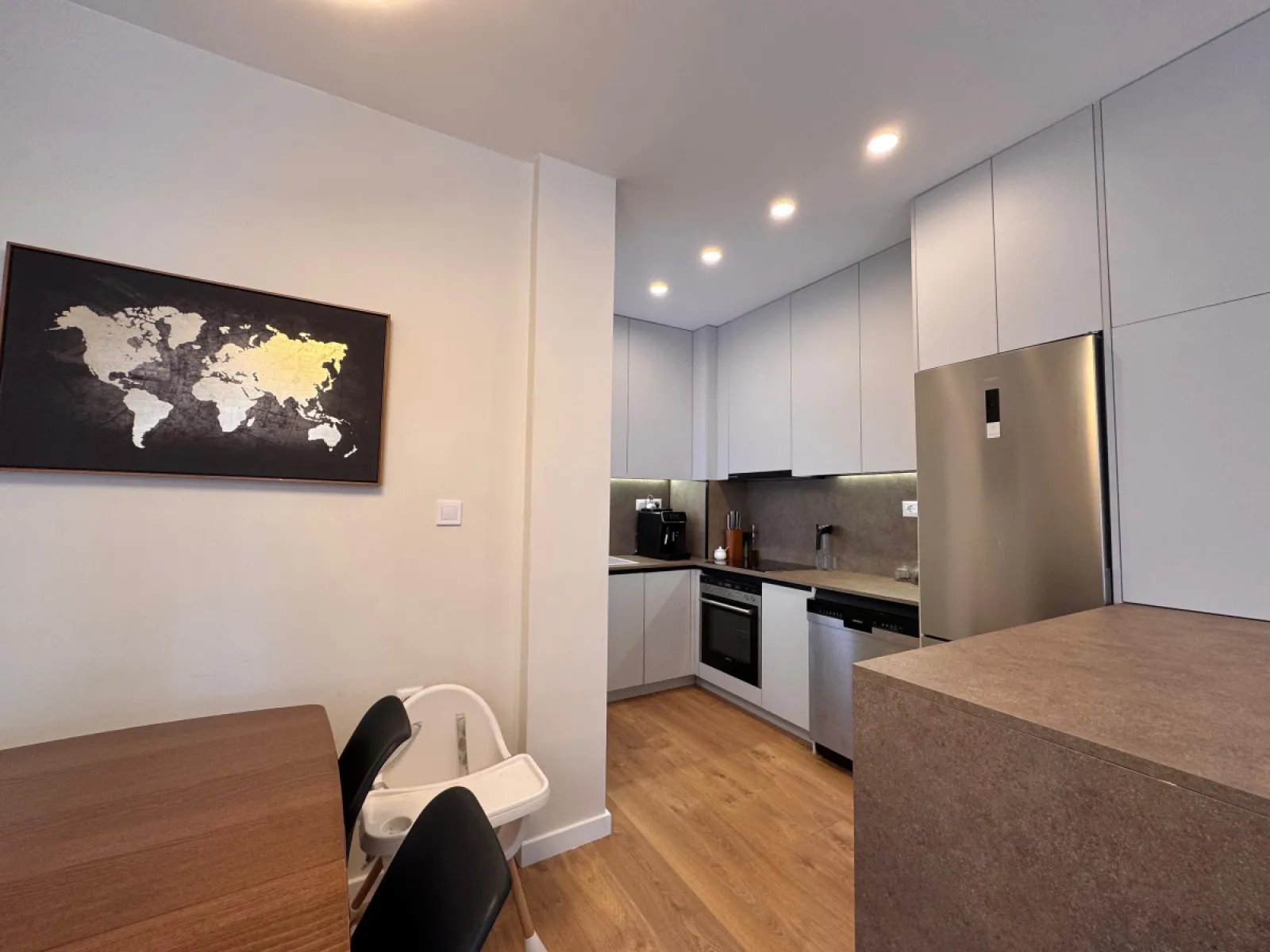Shitet apartamenti 2+1 tek Liqeni i Thatë - vije e pare - Foto 6