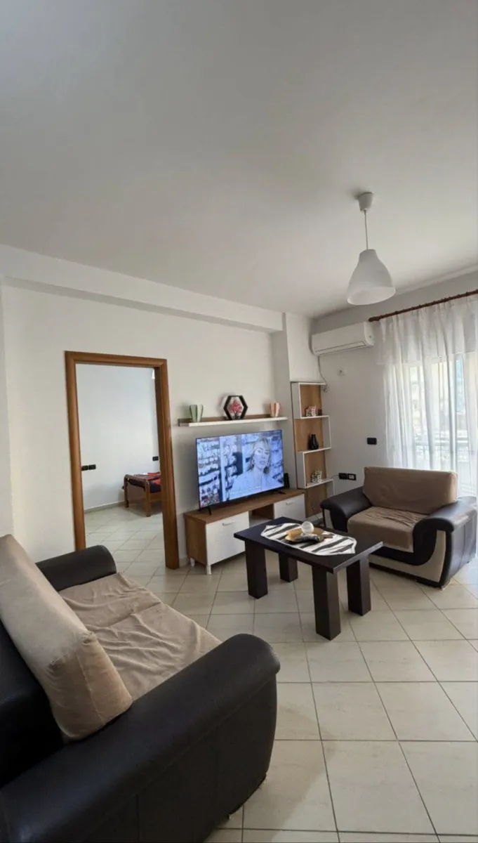 JEPET PËR QIRA – APARTAMENT 2+1 AFATGJAT - Foto 1