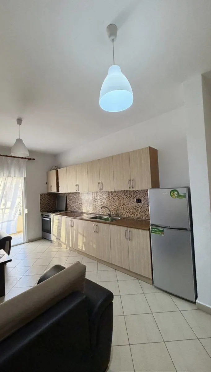 JEPET PËR QIRA – APARTAMENT 2+1 AFATGJAT - Foto 2