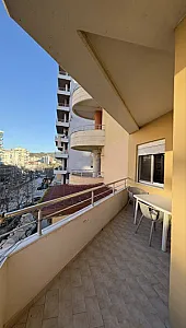 JEPET PËR QIRA – APARTAMENT 2+1 AFATGJAT - Foto 3