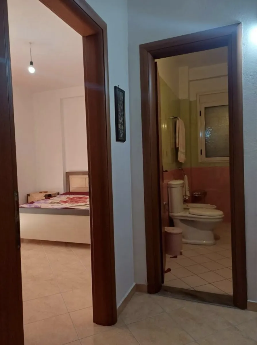 Shitet apartamenti 2+1 kati 6 pallat i ri me ashensor - Foto 2