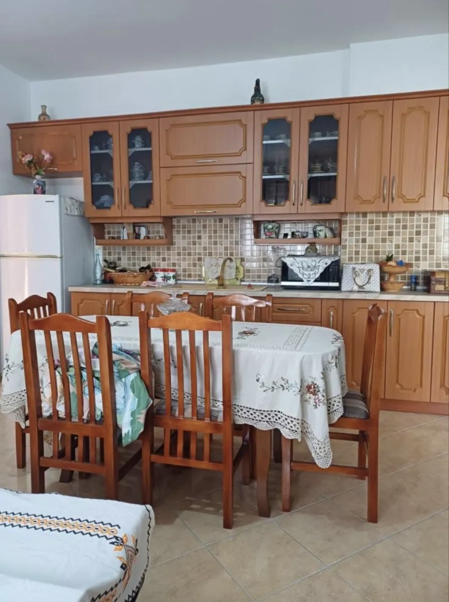 Shitet apartamenti 2+1 kati 6 pallat i ri me ashensor - Foto 3