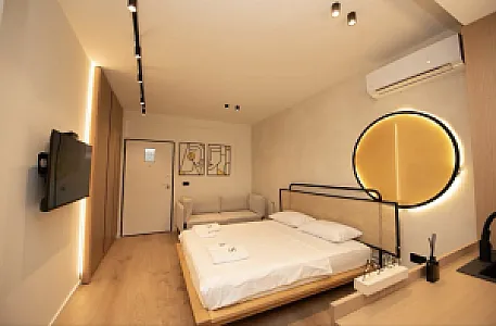 Jepet me qira studio luksoze me pamje nga deti - Foto 1