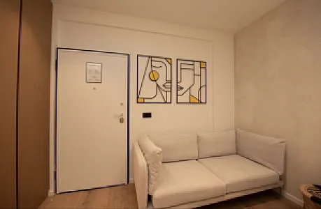 Jepet me qira studio luksoze me pamje nga deti - Foto 2