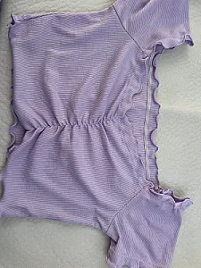 Crop top ne ngjyre vjollce - Foto 1