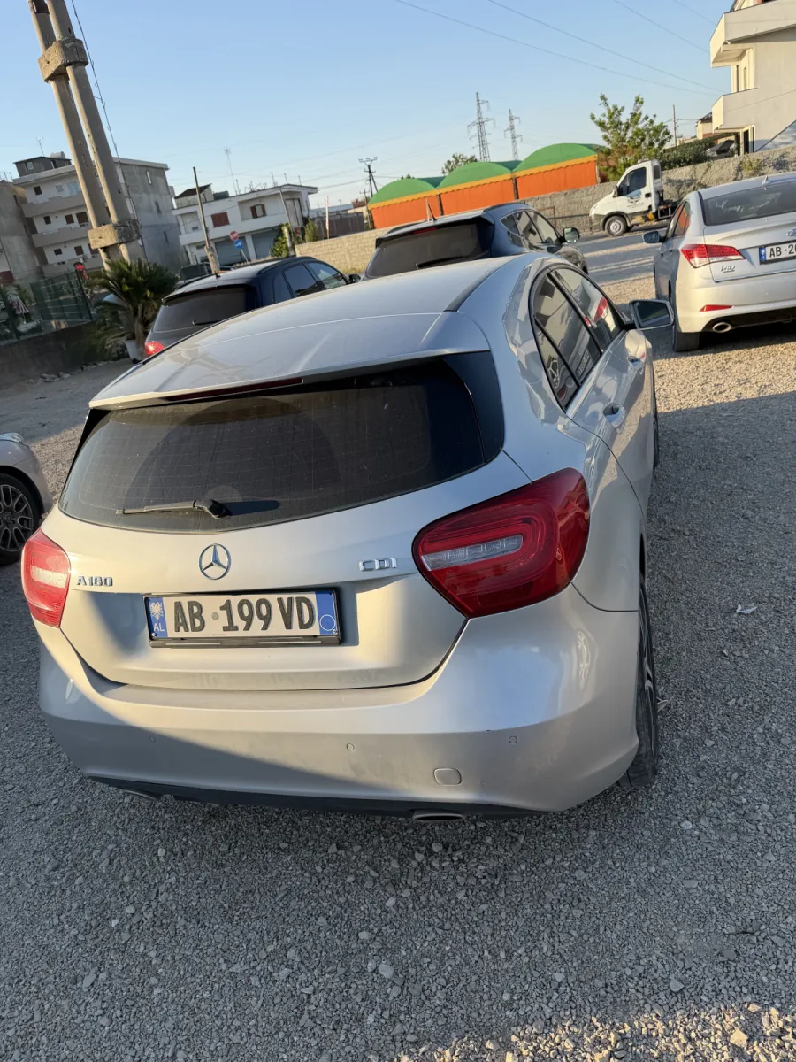 Jepet me qira A class mercedes-benz 2016 - Foto 5
