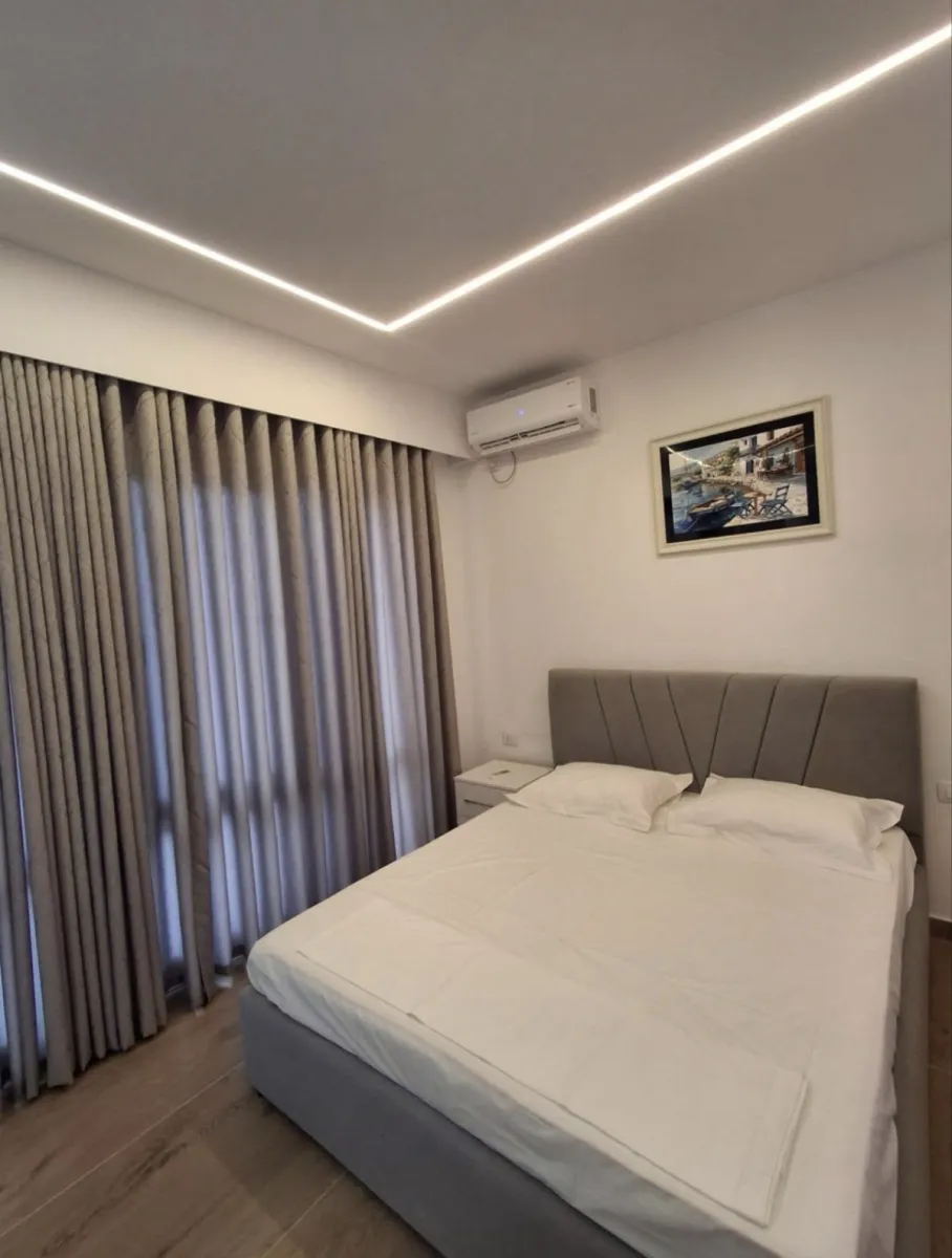 Jepet garsoniere me qira afatgjatë, prane shkolles halim xhelo - Foto 2
