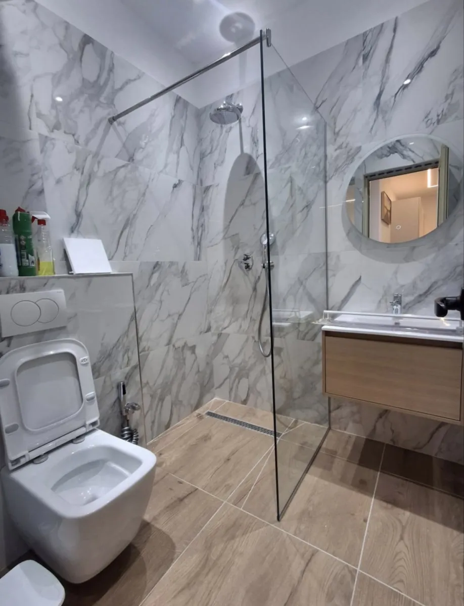 Jepet garsoniere me qira afatgjatë, prane shkolles halim xhelo - Foto 7