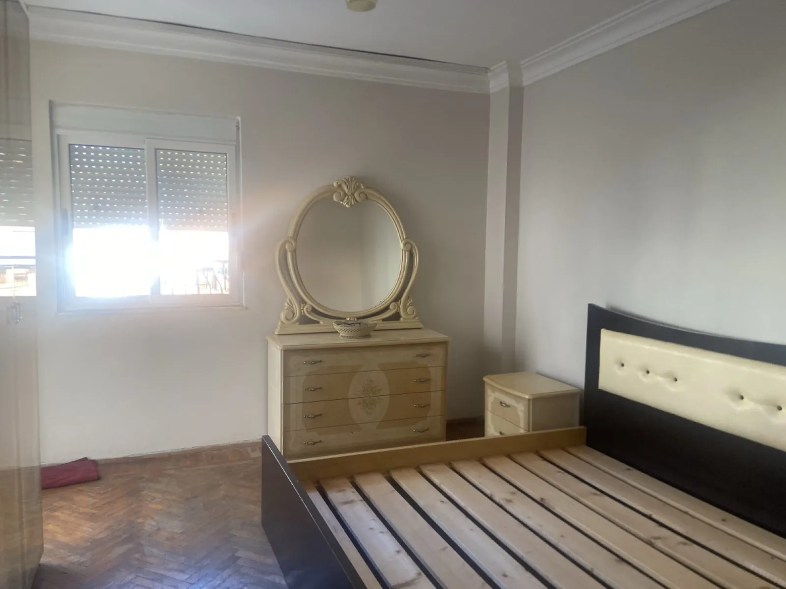 Apartament per qira -Komuna – 65,000 Lek – Tiranë – I mirë — Tiranë - Foto 5