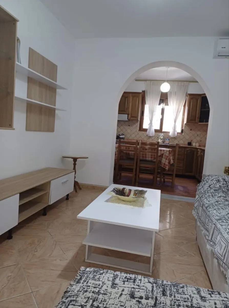 Jepet me qira apartamenti 1+1 afatgjate – 250€ – Vlorë — Vlorë - Foto 1