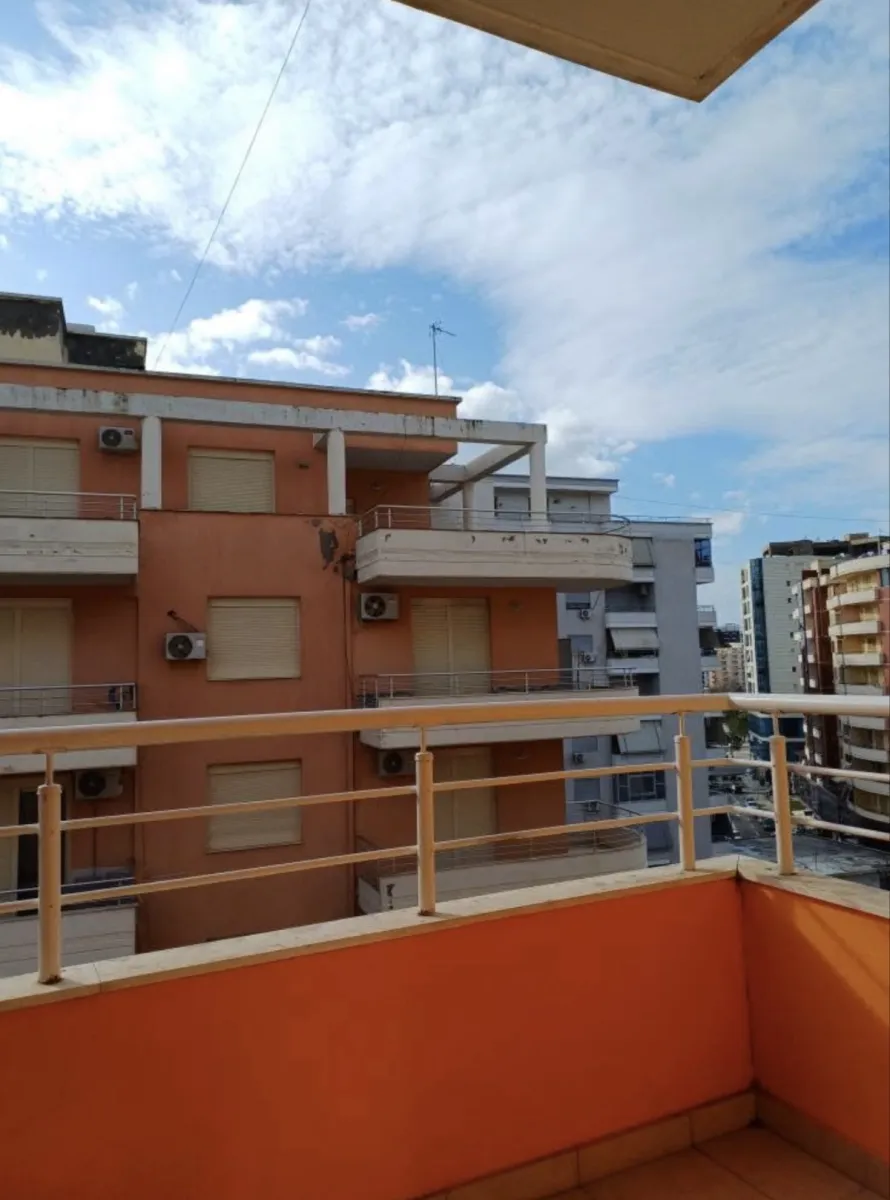 Jepet me qira apartament 1+1 – 30,000 Lek – Vlorë — Vlorë - Foto 3