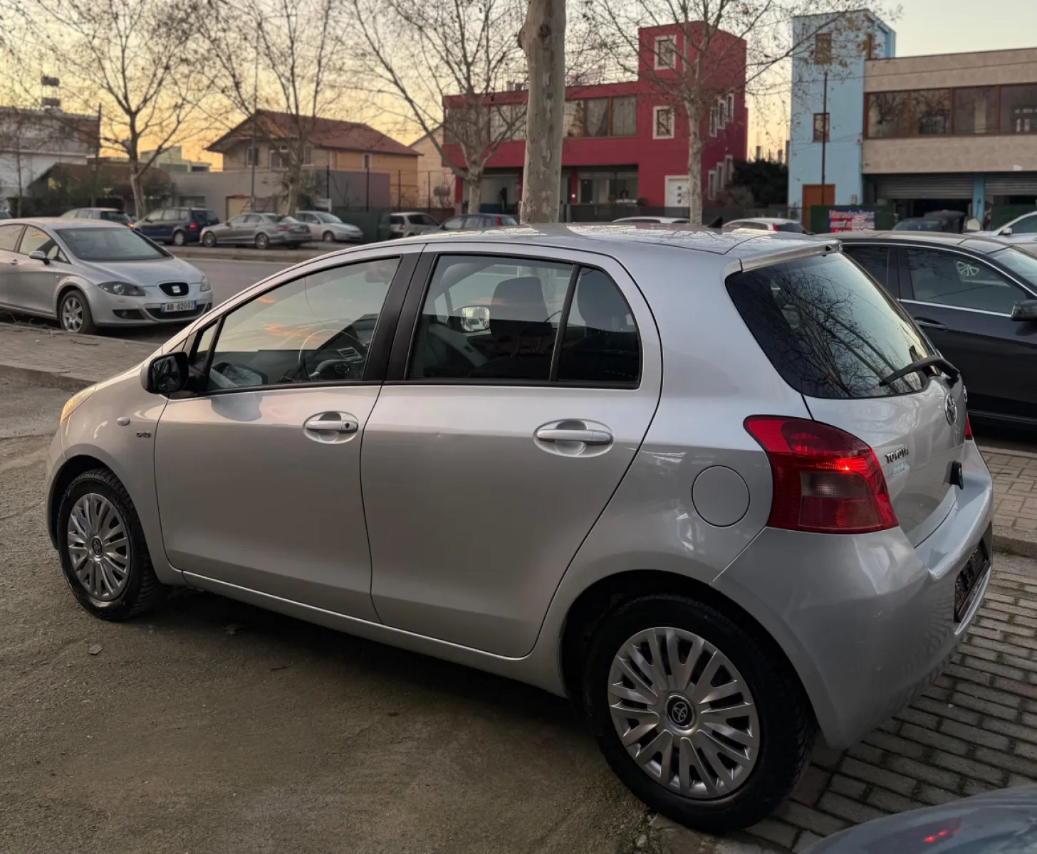 Toyota Yaris 1.4 Nafte Automat 🇨🇭 - Foto 2