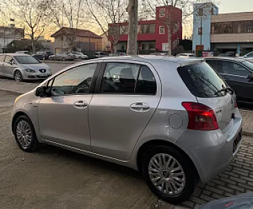 Toyota Yaris 1.4 Nafte Automat 🇨🇭 - Foto 2